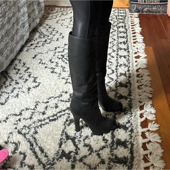 New Dolce and Gabbana leather boots. - Picture 4 of 13